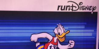 Donald Duck runDisney sign