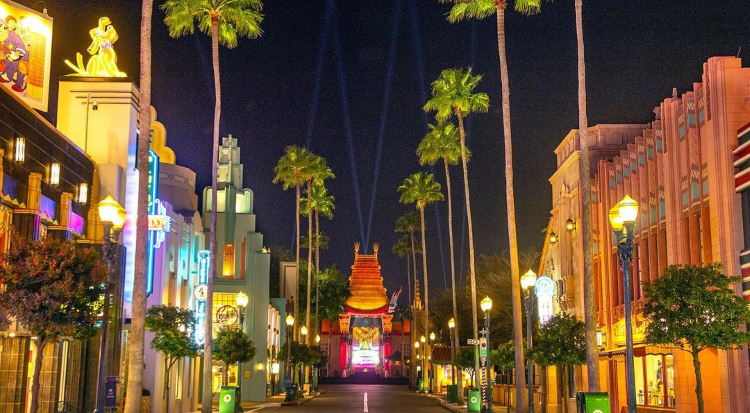 Spotlights return to the Chinese Theatre at Disney's Hollywood Studios ...