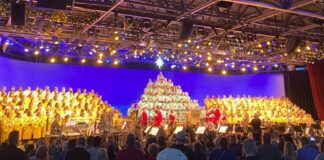 EPCOT's Candlelight Processional with Geena Davis.