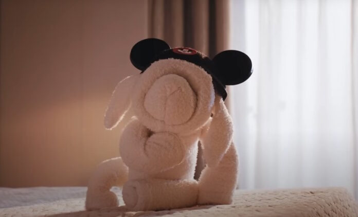 Towel animal comes to life in Disney Cruise Line commercial.