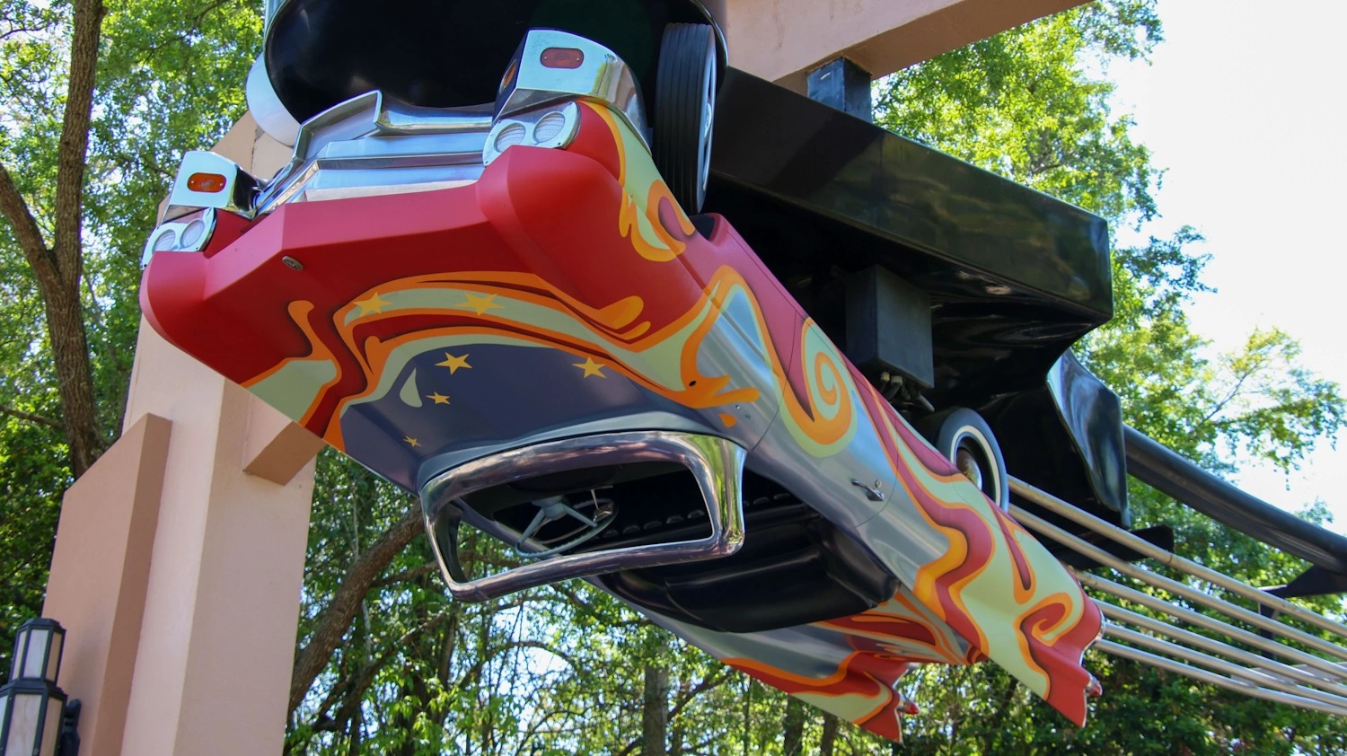 Groovy Paint Taking Over the Outdoor Limo at Rock 'n' Roller Coaster