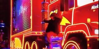 Video: Guest Jumps on ‘Paint the Night’ Parade Float Guests jumps on a 'Paint the Night' float at Disneyland Park.