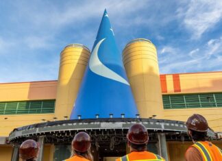 Mickey’s Sorcerer Hat is Back at Hollywood Studios (Sort Of) New Mickey Mouse Sorcerer Hat at Hollywood Studios.