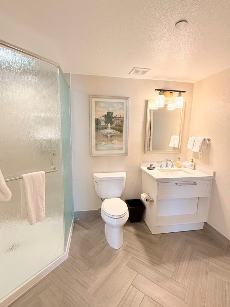 Shower and toilet in the villa.